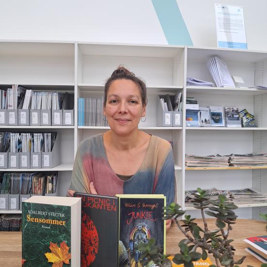 Litteraturformidler Maria og bøger fra små forlag