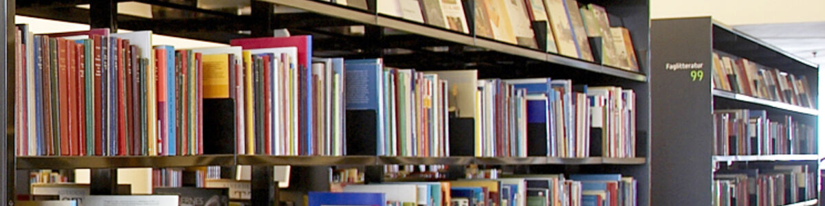 Bogreoler på biblioteket på KulturØen